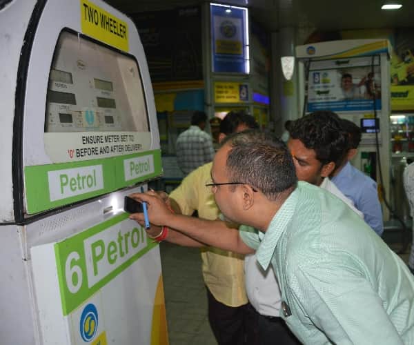 sbi card slashes fuel surcharge from 2.5 percent 1 percent