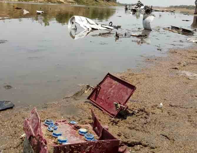 story of haryna daughter pilot himani kalyani killed in plane crash at madhya pradesh