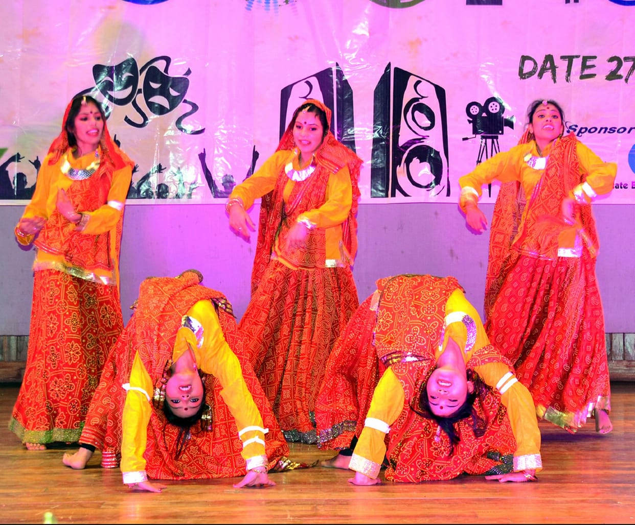 Students organized by cultural programsforest, millions of forest reserves