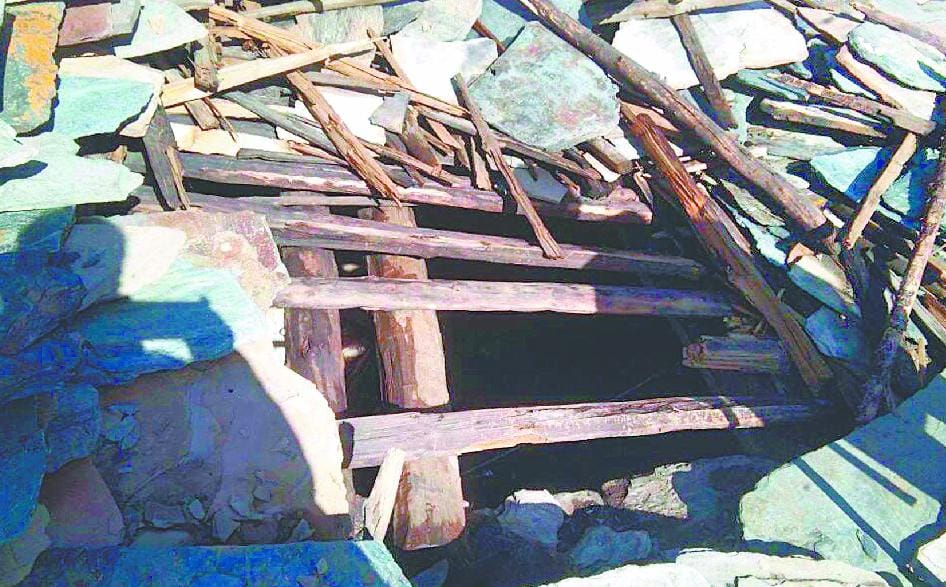 Six houses broken by chaotic elements in Go village