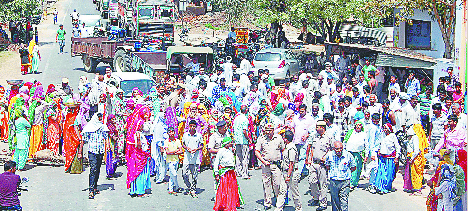 due to water people block road