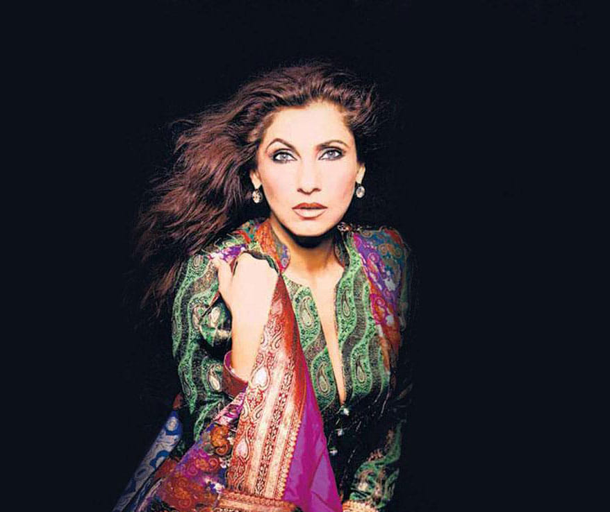 Madhuri dixit Dimple Kapadia Vinod Khanna Intimate Scene incident