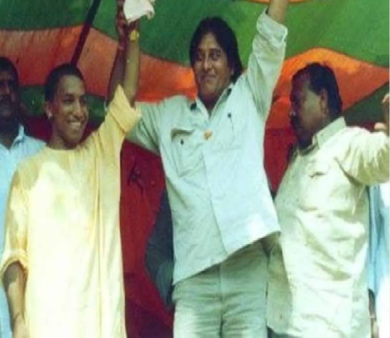 Vinod khanna had addressed to public in favour of Yogi Aaditynatha