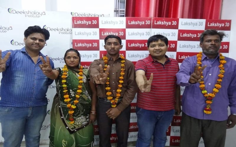 son of laborers got success in jee main examination  