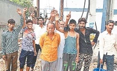 paani ke liye pardarshan kiya