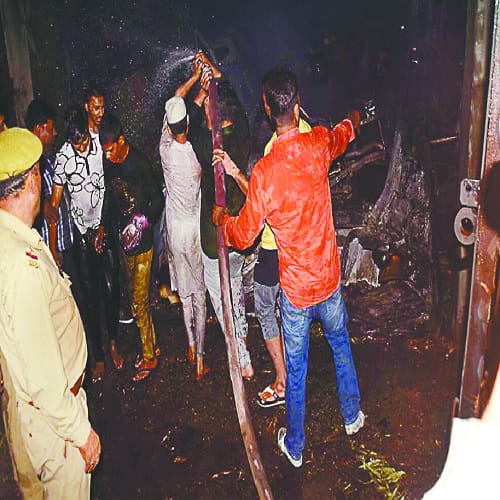 The heavy fire in the warehouse of Historiator Haji Gali, Burnt luxury carts, view Photos