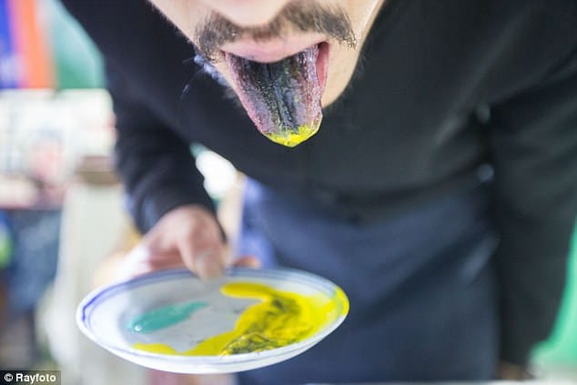 Chinese artist creates ink paintings using TONGUE