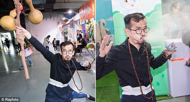 Chinese artist creates ink paintings using TONGUE