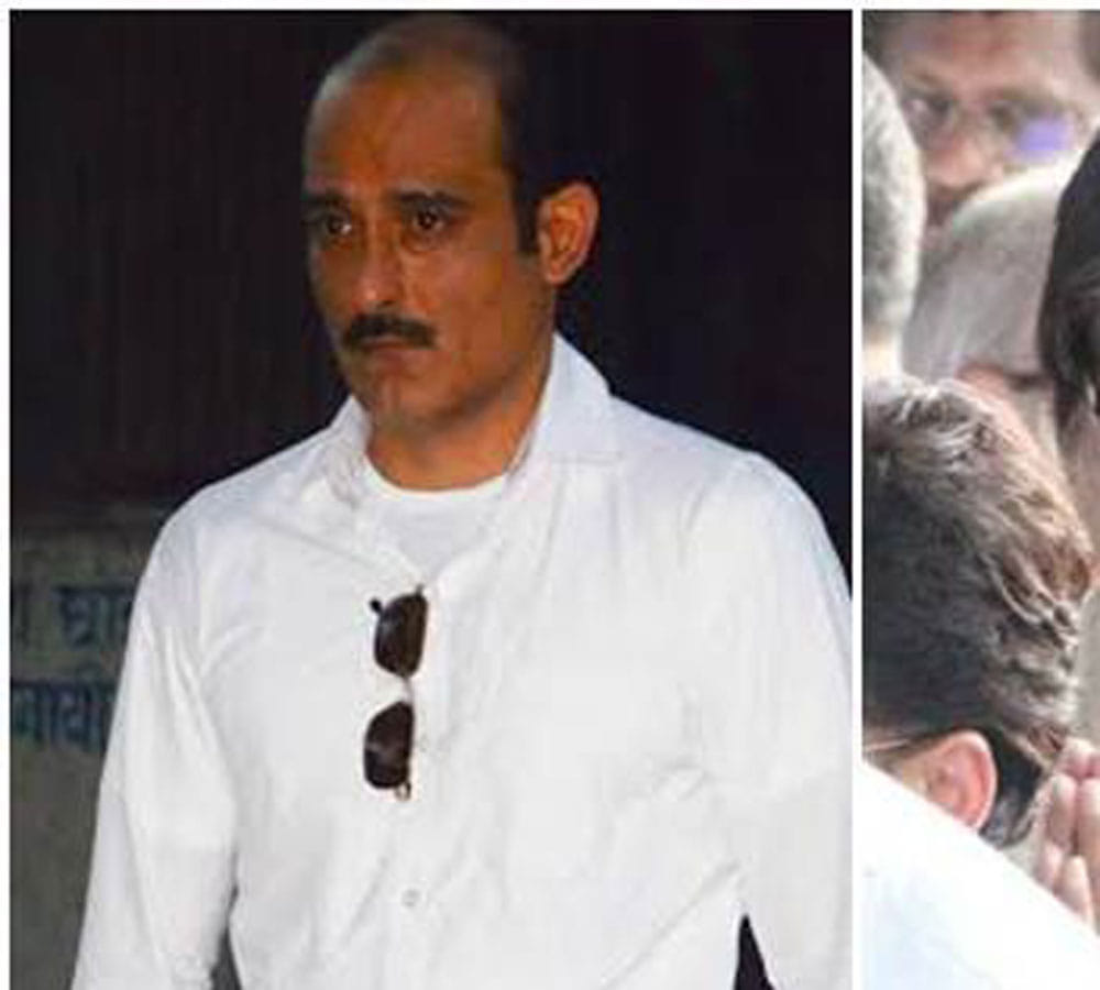 akshay khanna photo viral from vinod khanna funeral