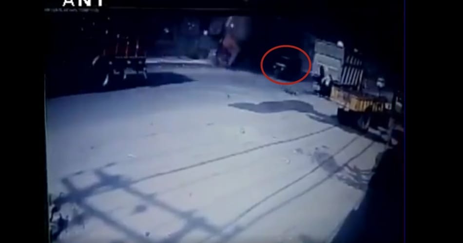 Caught on Cam, Truck falls from flyover in Jalandhar