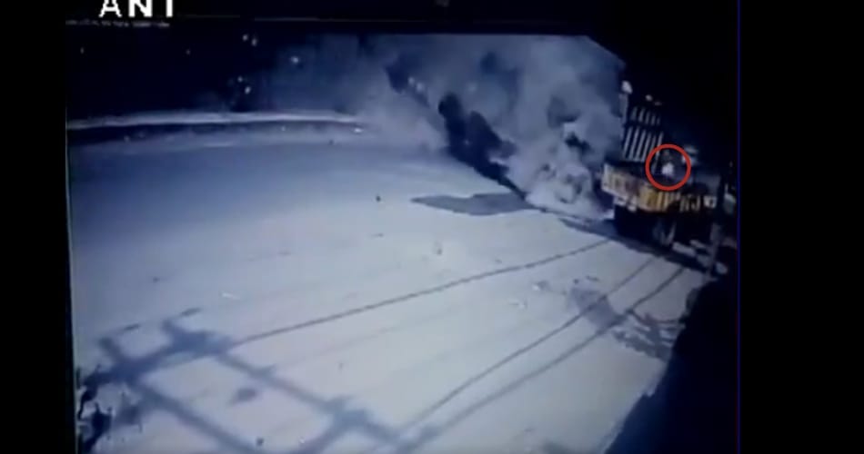 Caught on Cam, Truck falls from flyover in Jalandhar