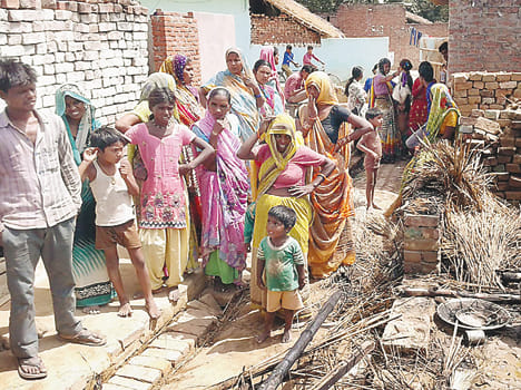 Thousands of losses in three homes from the spark of the stove