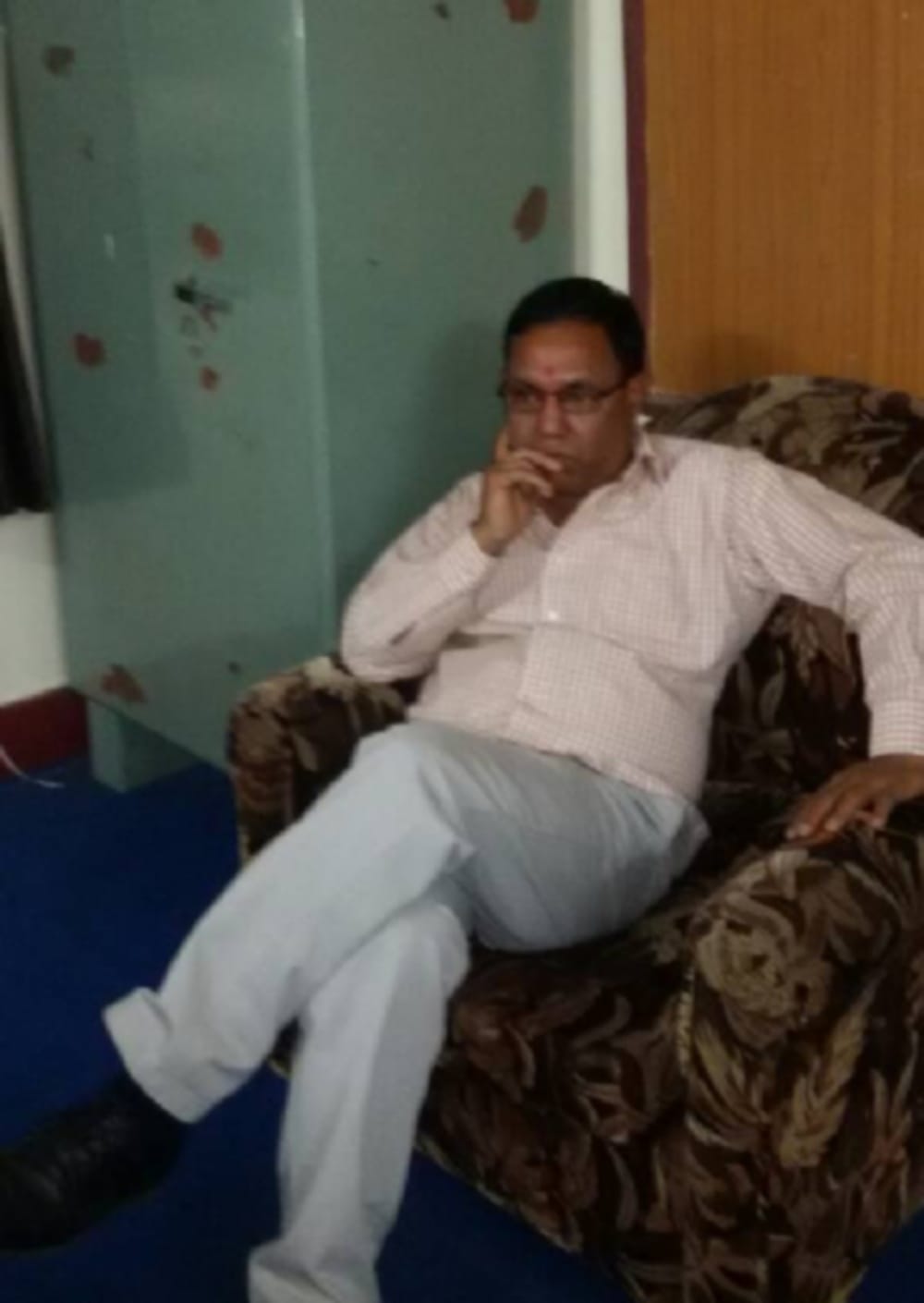 Vijilence team arrested a chief education officer for bribe