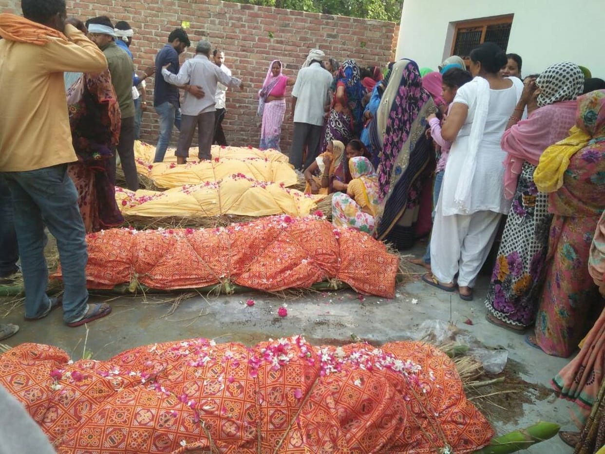 ek saath jaleen paanch chitaen to nam hueen aankhen