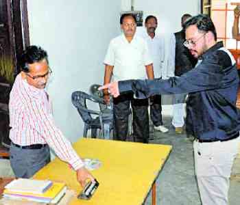 91 absconding found absent in Vikas Bhawan