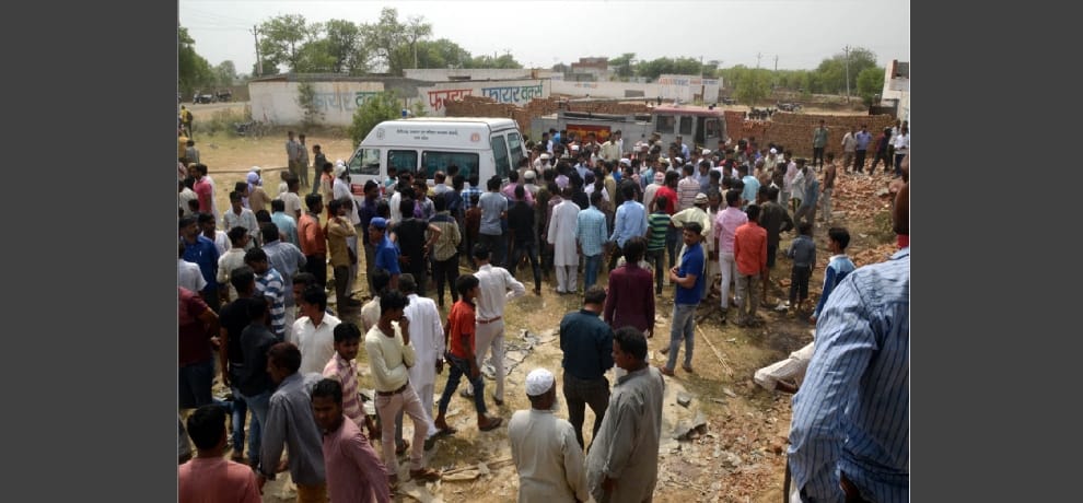 explosion in fire crackers factory in ghaziabad four died 