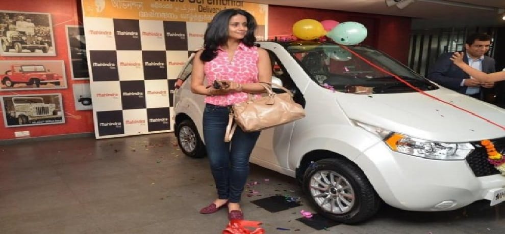 Gul Panag eco friendly car, lets have a look
