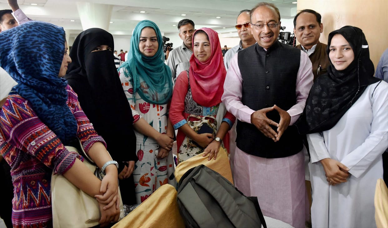 Jammu and Kashmir students meet Sports Minister Vijay Goel