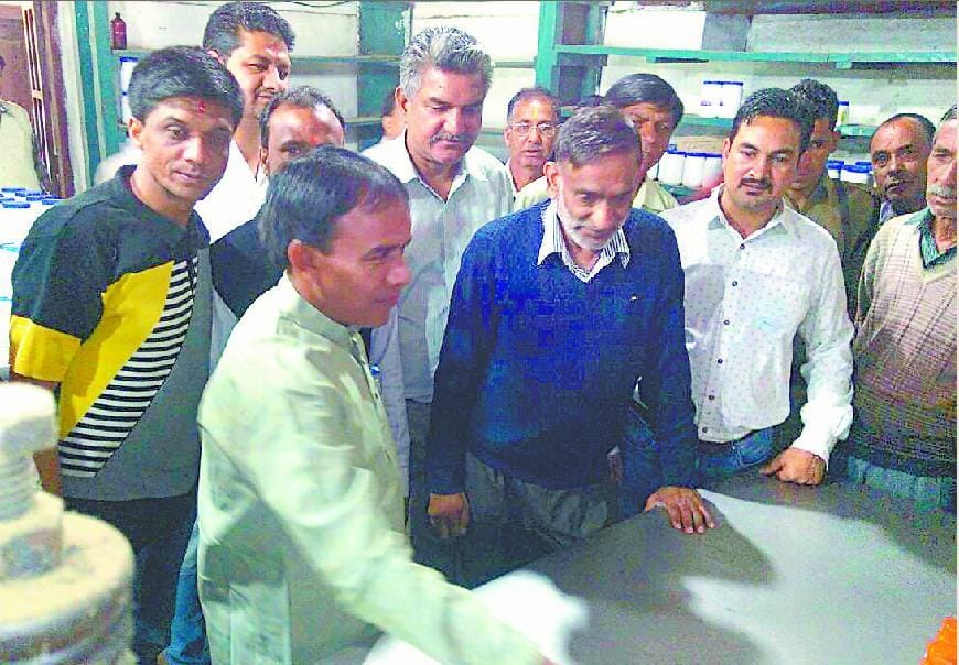 Minister of Cooperatives seeing dirty in the Cooperative Drug Factory