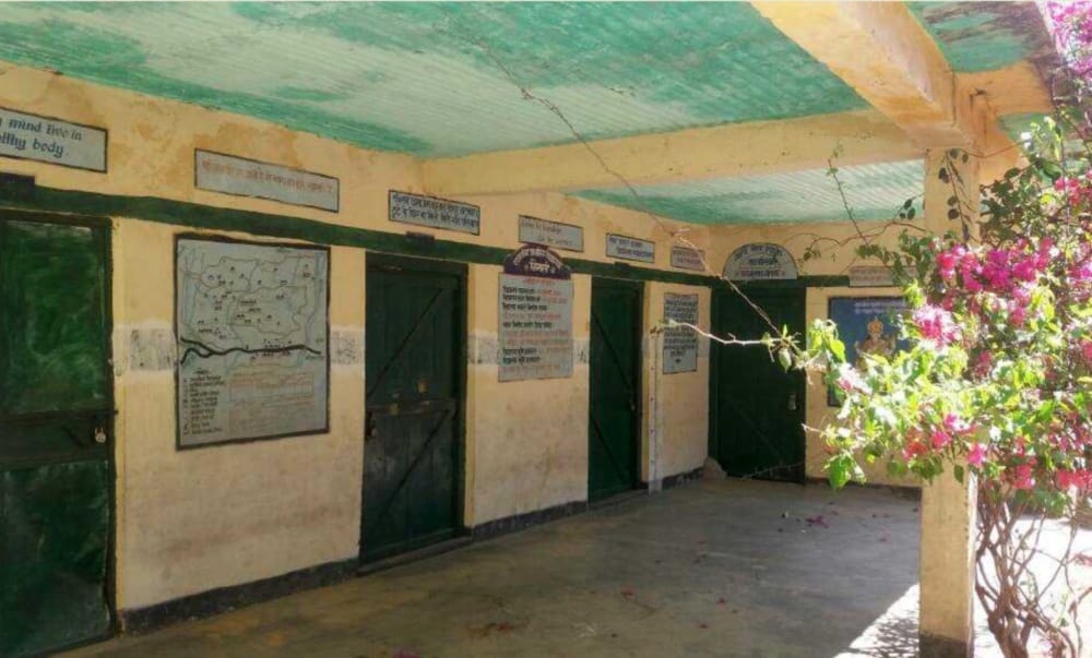 primary school pauri gives IAS and minister