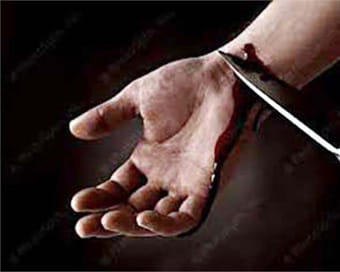 prisionor attempt to suicide by cutting vain of hand at ghazipur jail
