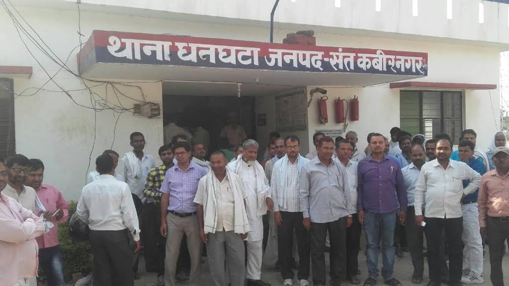 Teachers surrounded Dhanghata police station