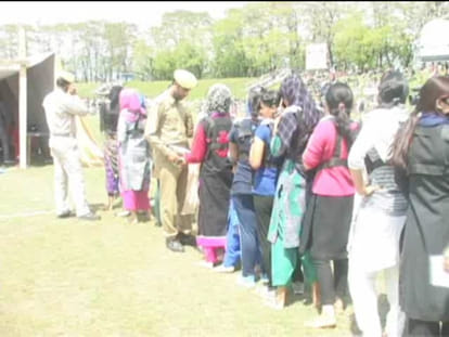 kashmiri girls participating in police recruitment