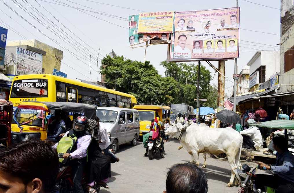 No entry zone, heavy traffic congestion