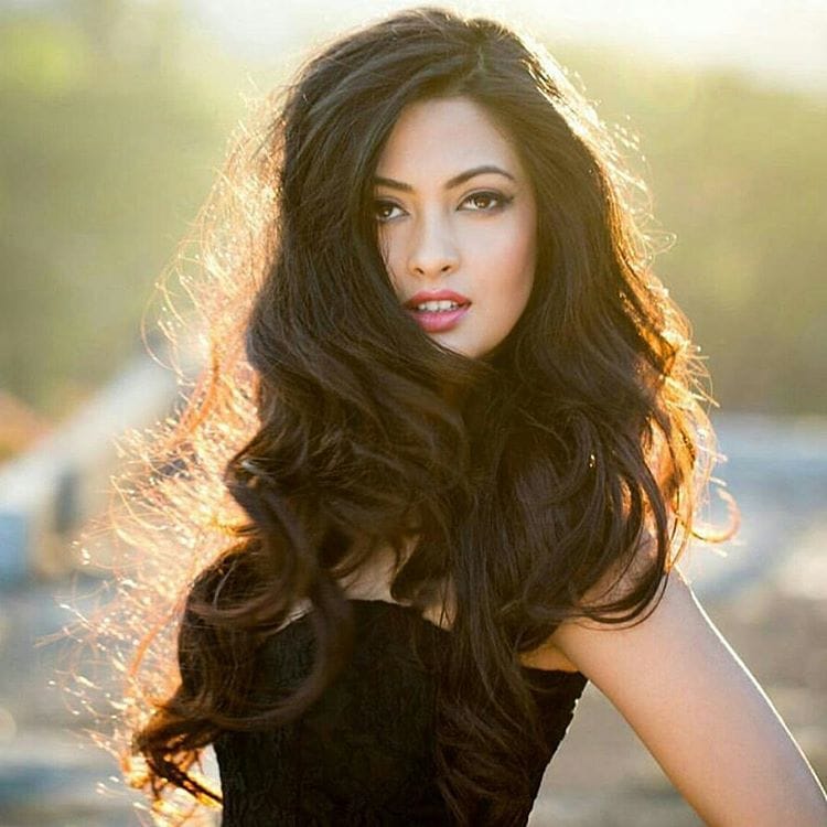 Riya Sen Topless Photos Make Her Return In Limelight 