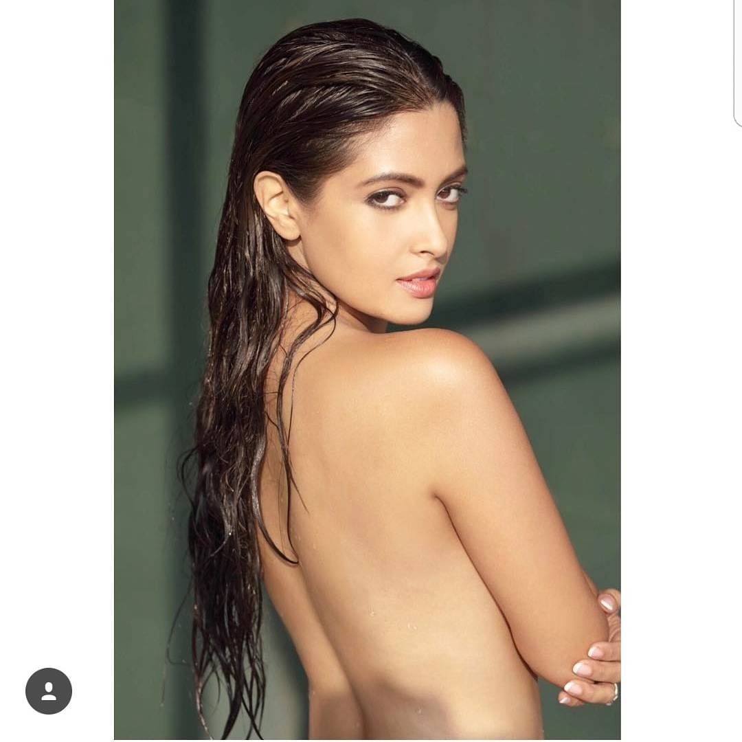 Riya Sen Topless Photos Make Her Return In Limelight 