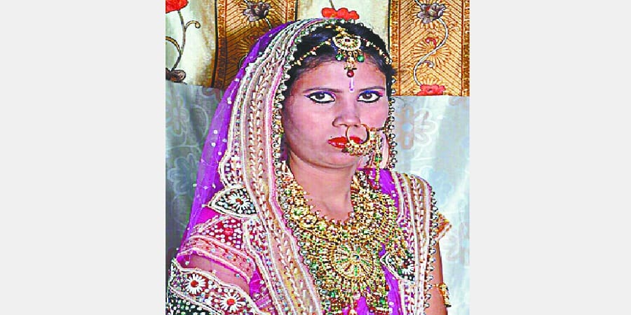 pregnant woman murder accused smile in police station