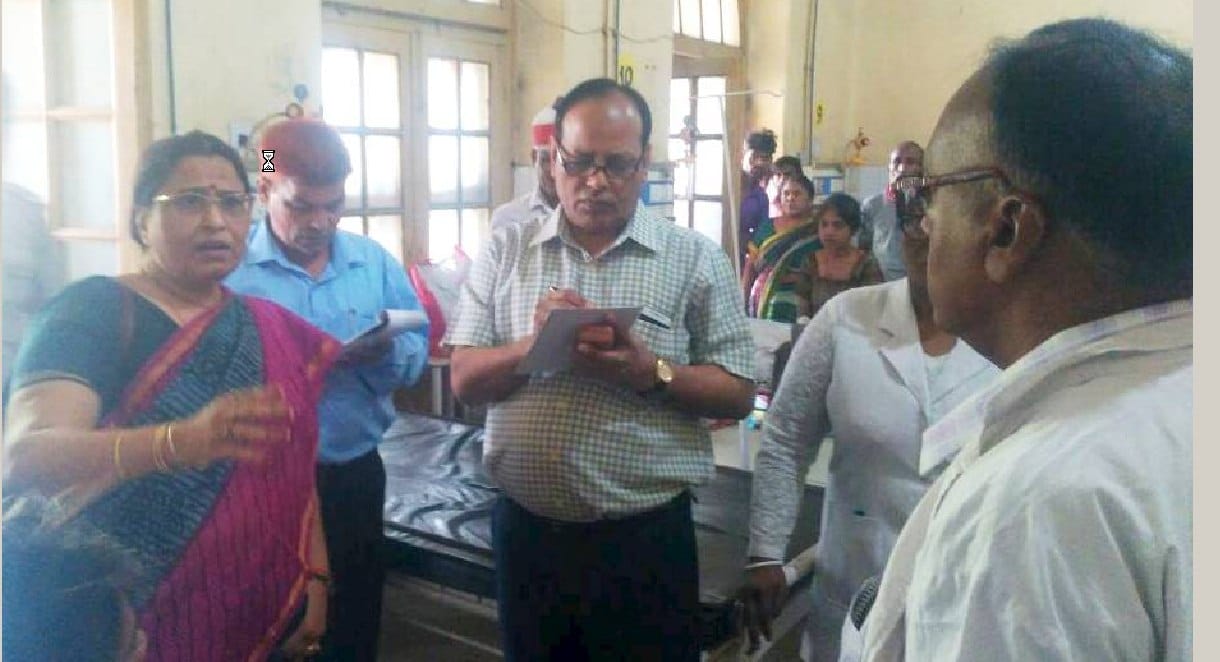 DM at the district hospital Imprint, six doctors found absent