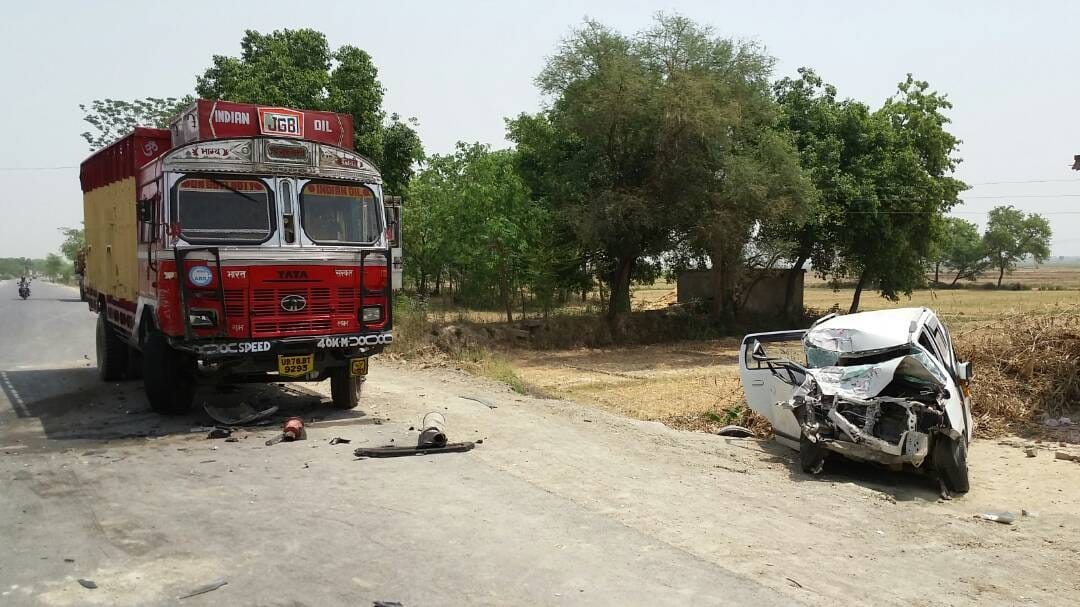 Azamgarh: Three killed, two injured in accident between car and truck