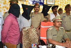 Two arrested with leopard skins