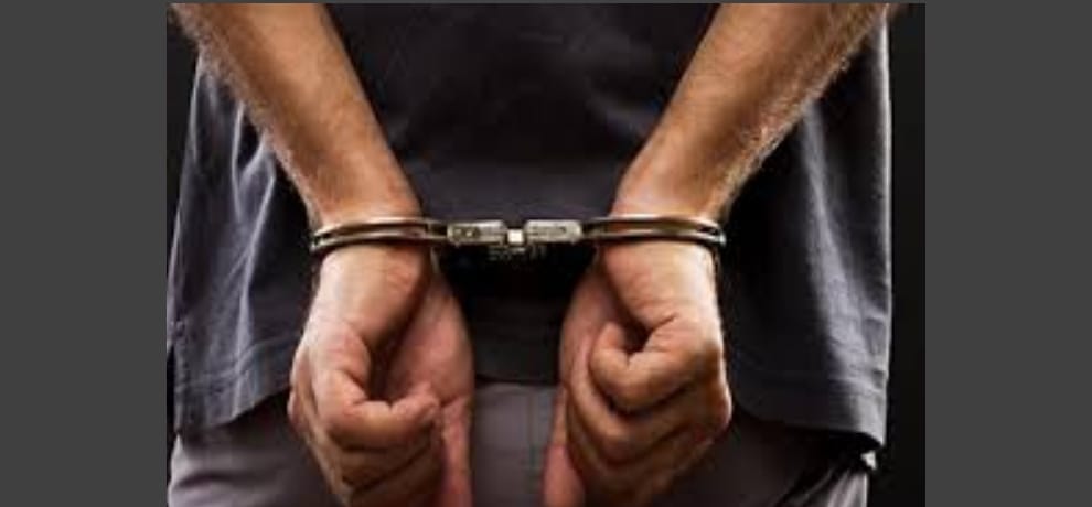 a gang caught by jaipur police who theft vehicle and looted mobile 