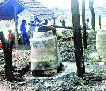 Seven houses burnt to the fire