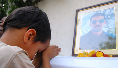 hot discussion on yadav at martyrs funeral