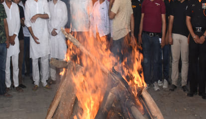 hot discussion on yadav at martyrs funeral