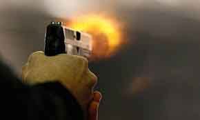 firing in azamgarh, one person died