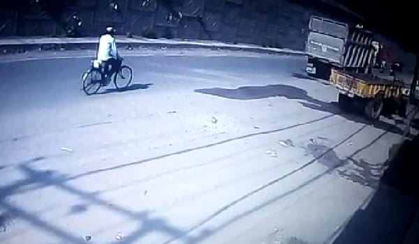Truck falls off a flyover on auto in Jalandhar, live photos