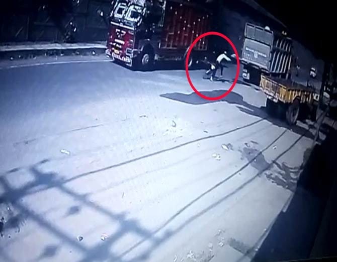 Truck falls off a flyover on auto in Jalandhar, live photos