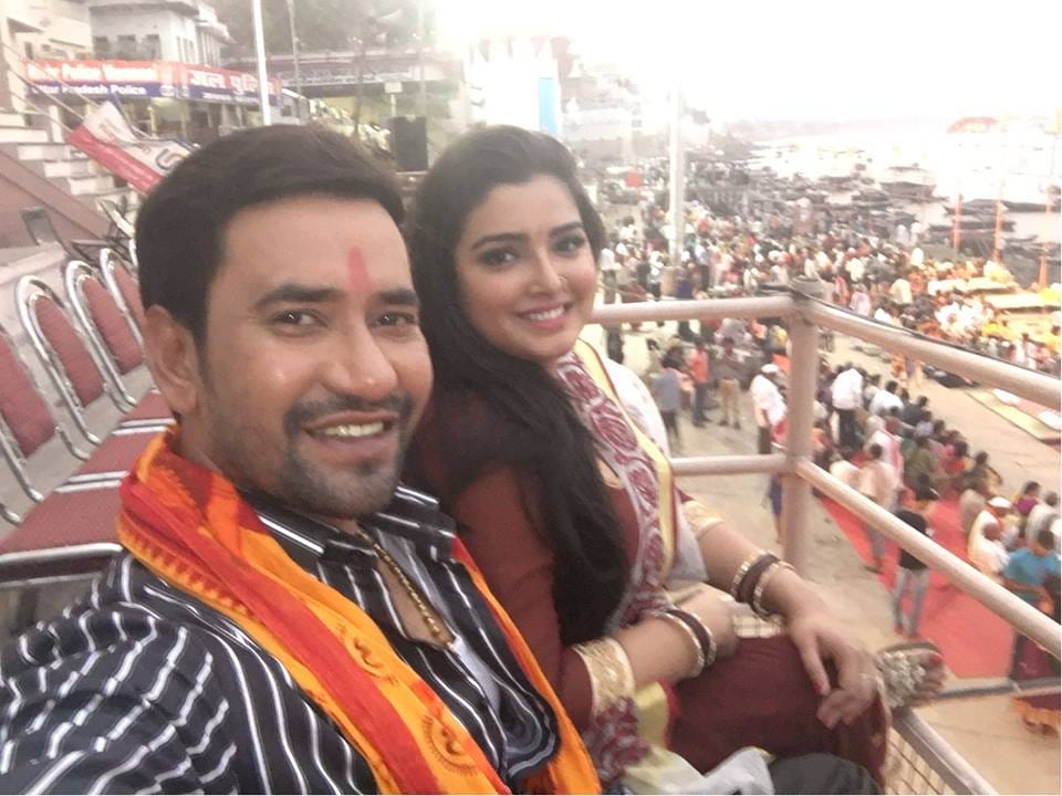bhojpuri star Nirahua snan in kumbh mela prayagraj