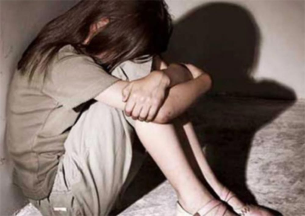 दहशत में किशोरी ने किया खुदकुशी का प्रयास