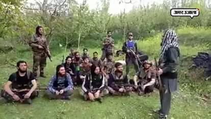 New video viral of terrorists despite internet restrictions in Kashmir valley