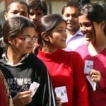 वोट देने पहुंचे वोटर्स