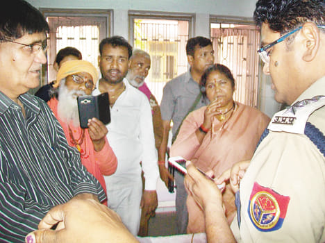 Sadhvi flashed on officers in women hospital