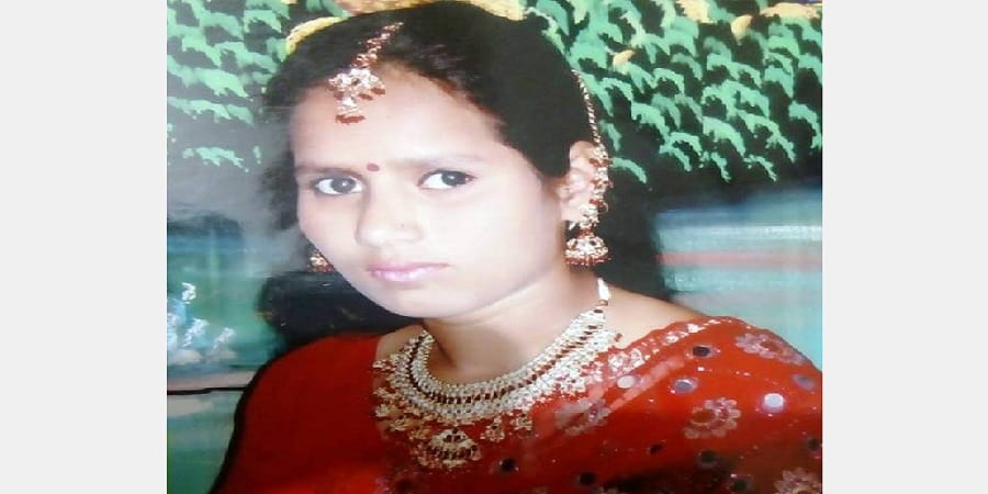 lady sucide in her mother home 