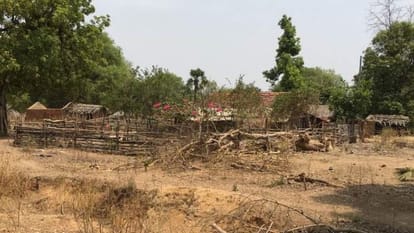 Chhattisgarh: After the Naxalite attack nearby villagers leave Sukma