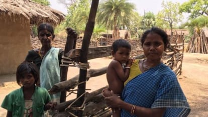 Chhattisgarh: After the Naxalite attack nearby villagers leave Sukma