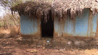 Chhattisgarh: After the Naxalite attack nearby villagers leave Sukma
